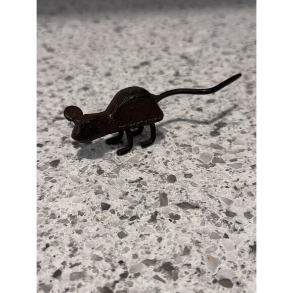 Vintage Cast Iron Mouse Figurine - - Picture 1 of 6